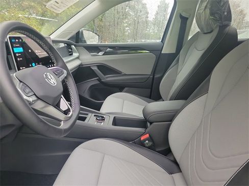 New 2026 Volkswagen Tiguan SE image 19