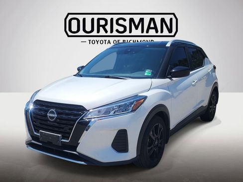 Used 2023 Nissan Kicks SV FWD image 2