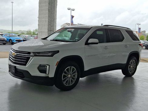 Used 2023 Chevrolet Traverse LT AWD/4WD image 3