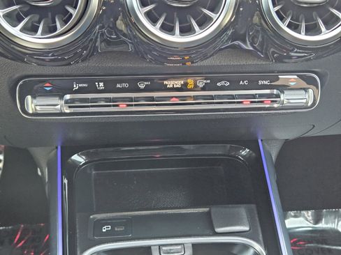 Certified 2023 Mercedes-Benz GLB 250 image 11