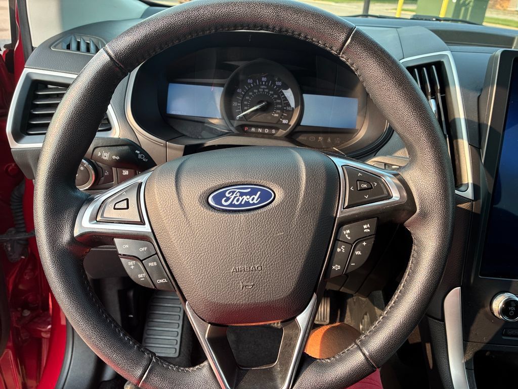 Used 2024 Ford Edge SEL AWD/4WD image 14