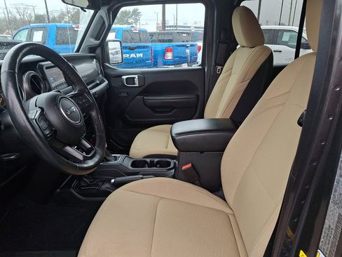 Used 2022 Jeep Gladiator Willys image 23