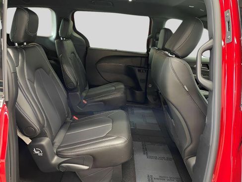 New 2026 Chrysler Pacifica Select image 17