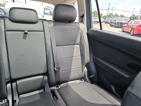 Used 2019 Volkswagen Tiguan SE FWD image 15