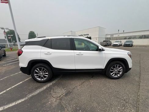Used 2023 GMC Terrain SLT w/ Infotainment Package II AWD/4WD image 4