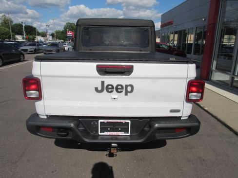 Used 2020 Jeep Gladiator Overland AWD/4WD image 6