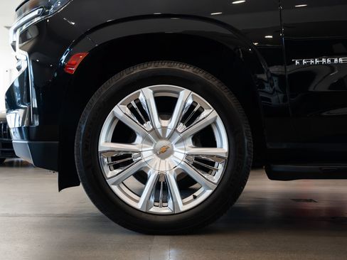 Used 2021 Chevrolet Tahoe High Country w/ Premium Package AWD/4WD image 7
