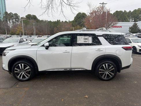 New 2025 Nissan Pathfinder Platinum w/ Cargo Package image 4