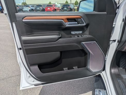 Used 2023 GMC Sierra 1500 Denali AWD/4WD image 10