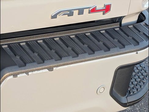 Used 2024 GMC Sierra 2500 AT4 w/ AT4 Premium Plus Package image 23