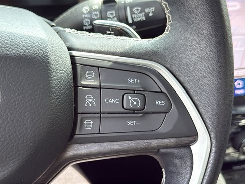 Used 2022 Jeep Grand Cherokee Limited AWD/4WD image 17
