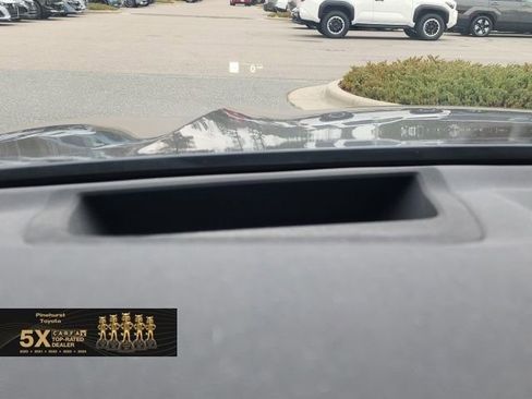 Used 2022 BMW X5 xDrive40i w/ Executive Package image 39