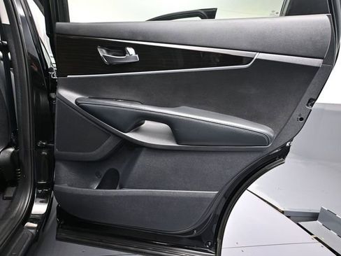Used 2019 Kia Sorento LX image 37