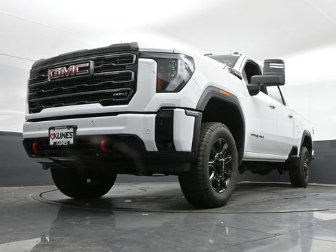Used 2025 GMC Sierra 3500 AT4 AWD/4WD image 40
