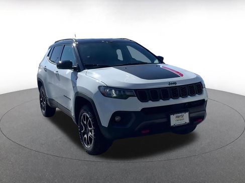 Used 2025 Jeep Compass Trailhawk image 3