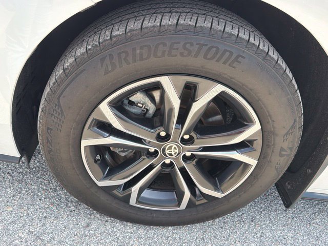 Used 2025 Toyota Sienna Platinum AWD/4WD image 7