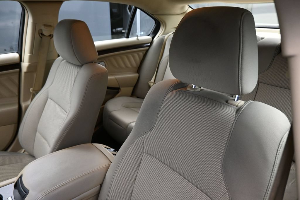 Used 2018 Ford Taurus SEL FWD image 13