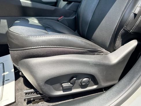 Used 2023 Jeep Compass Latitude w/ Sun and Sound Group AWD/4WD image 12