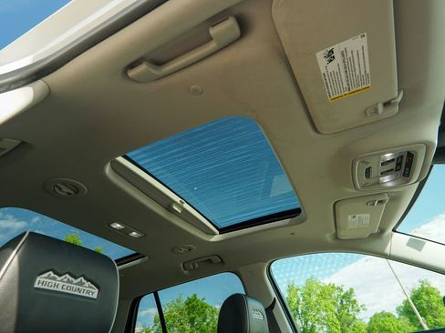 Used 2021 Chevrolet Traverse High Country AWD/4WD image 37