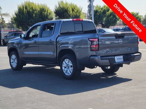 Used 2022 Nissan Frontier SV RWD image 3