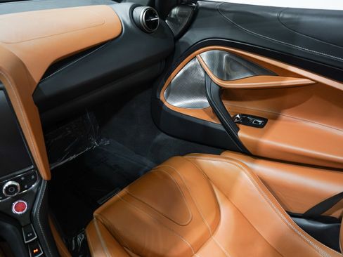 Used 2020 McLaren 720S Spider RWD image 33