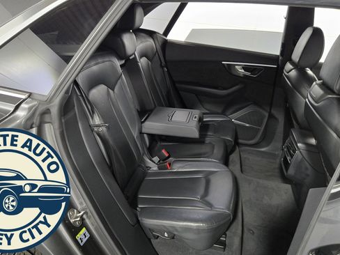 Used 2019 Audi Q8 Prestige w/ Luxury Package image 32