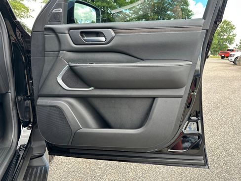 New 2025 Nissan Armada Platinum image 14