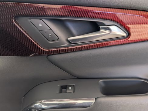 Used 2025 Chevrolet Traverse Z71 w/ Driver Confidence Package image 22