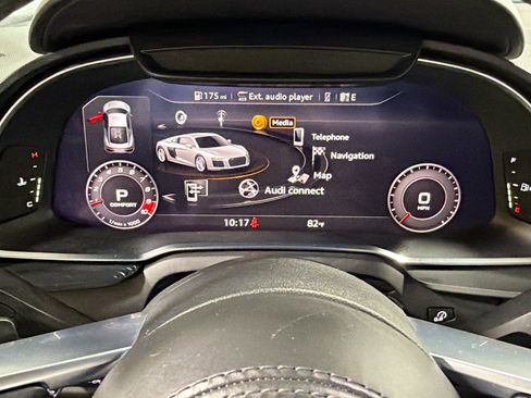 Used 2018 Audi R8 V10 w/ Premium Package RWD image 23