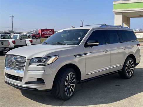 Certified 2023 Lincoln Navigator Reserve image 7