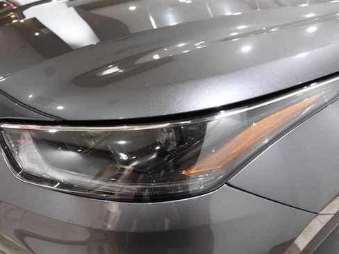 Used 2021 Toyota Highlander XLE AWD/4WD image 10