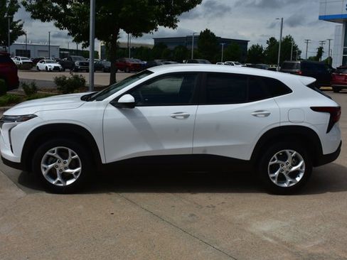 New 2026 Chevrolet Trax LS w/ LS Convenience Package FWD image 9