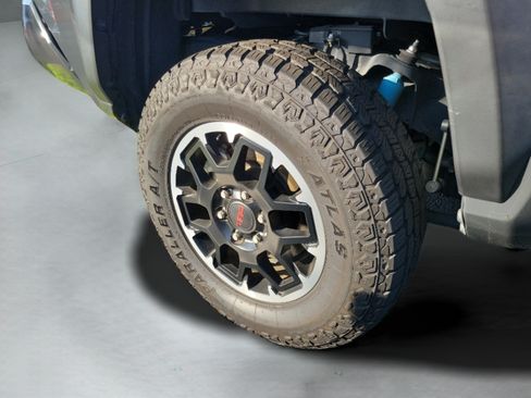 Used 2024 Toyota Tacoma TRD Off-Road AWD/4WD image 18