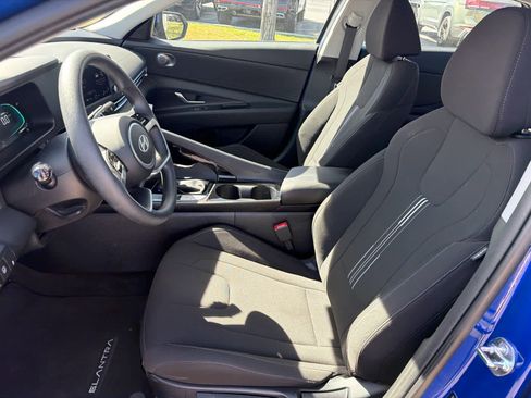 Used 2025 Hyundai Elantra Blue FWD image 17