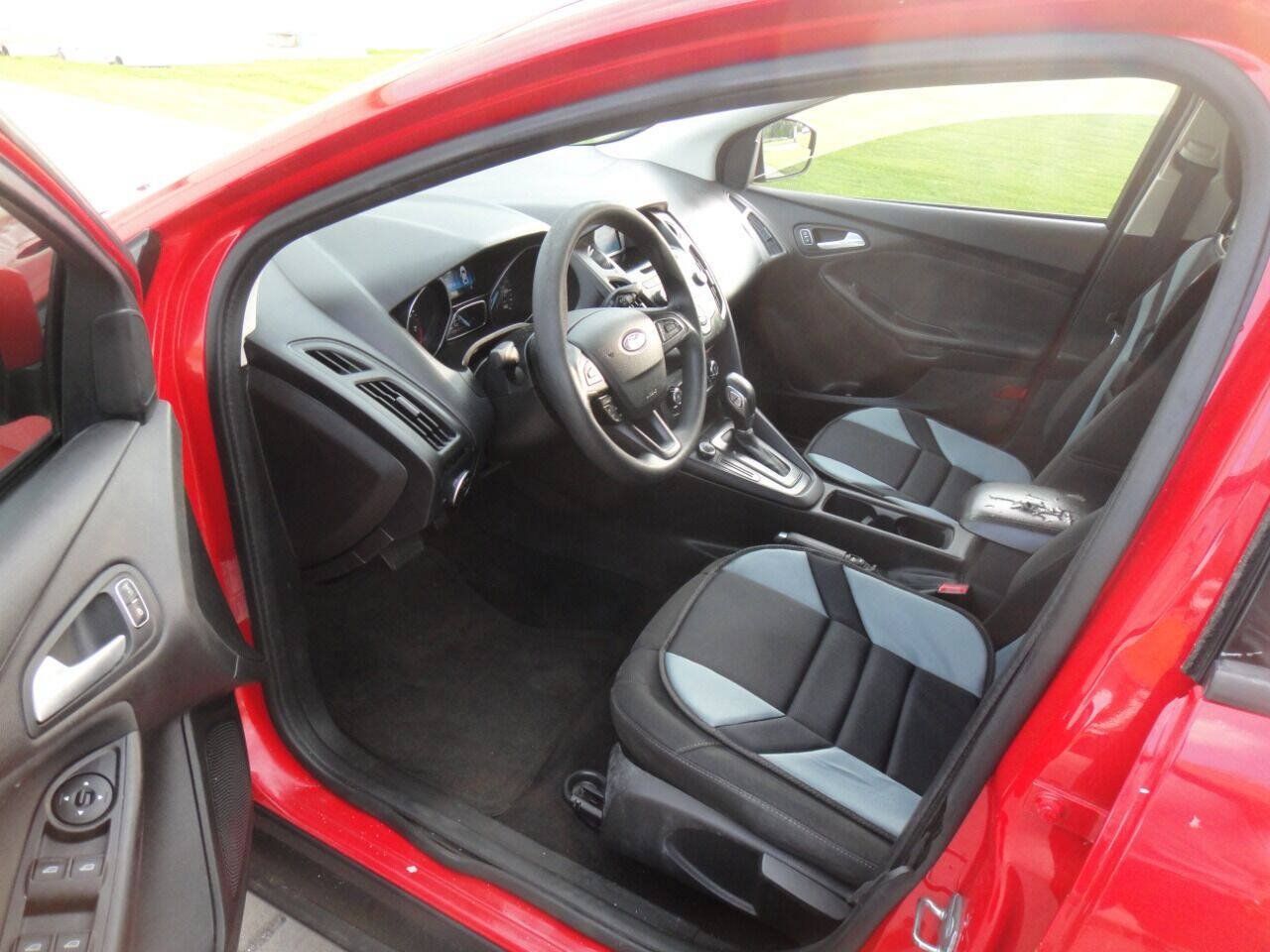 Used 2017 Ford Focus SE FWD image 15