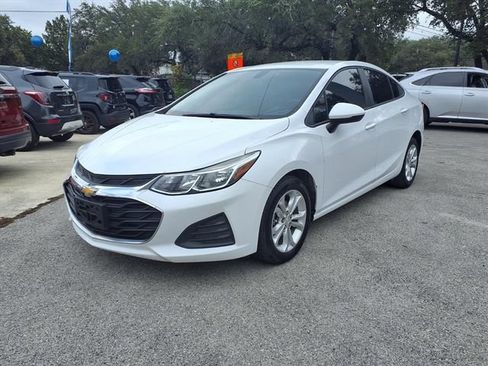 Used 2019 Chevrolet Cruze LS w/ LS Convenience Package FWD image 3