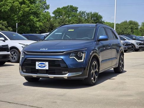 New 2025 Kia Niro EX Touring image 2