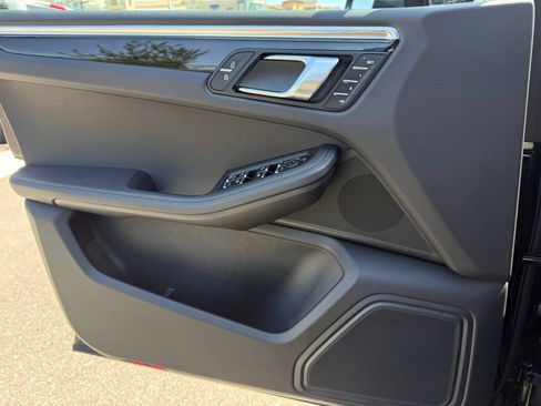 Used 2026 Porsche Macan AWD/4WD image 25