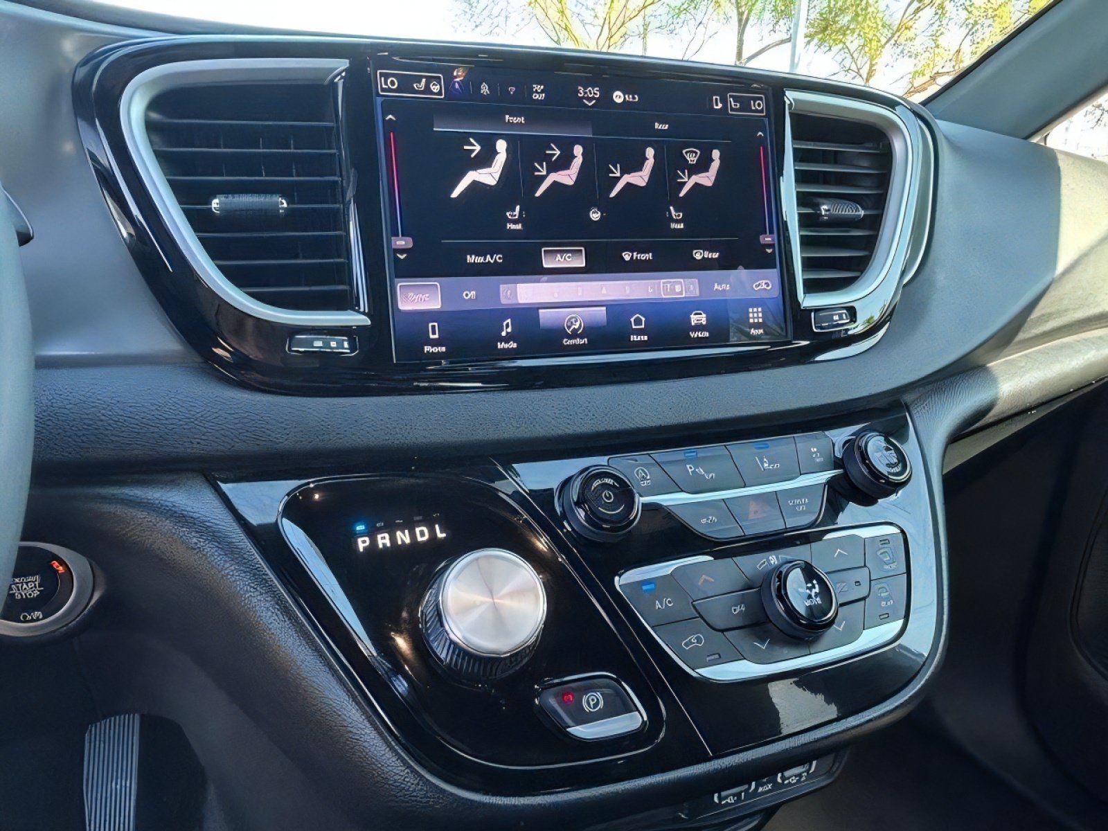 Used 2025 Chrysler Pacifica Select FWD image 14