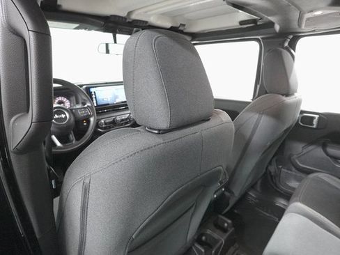 Used 2024 Jeep Gladiator Sport image 23