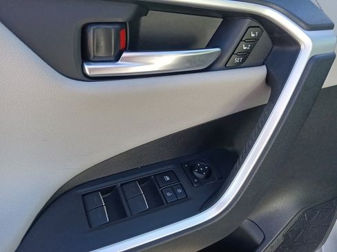 Used 2024 Toyota RAV4 Limited image 12