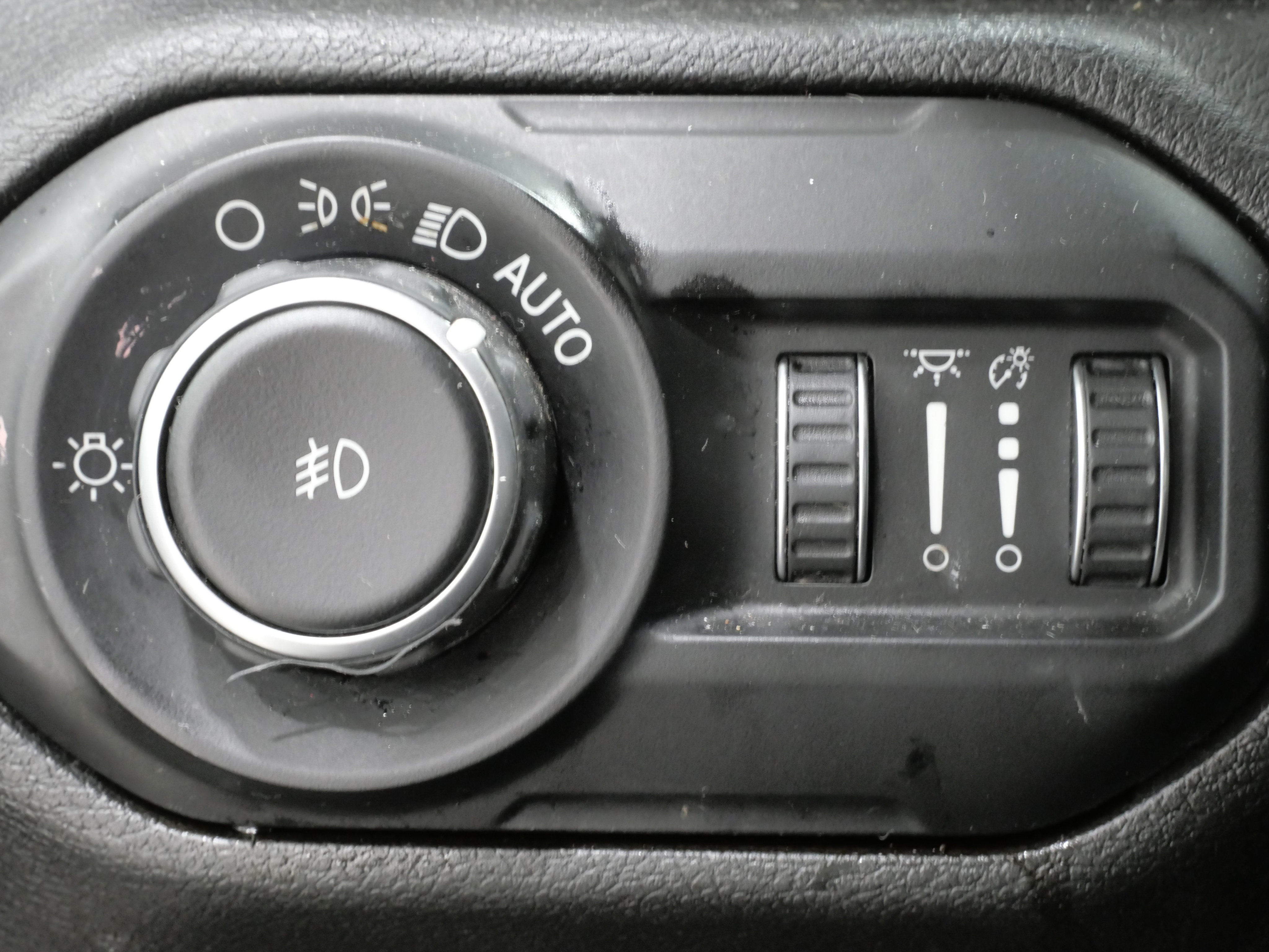 Used 2018 Jeep Wrangler Unlimited Sahara AWD/4WD image 15