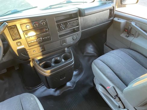 Used 2018 Chevrolet Express 2500 w/ Driver Convenience Package image 15