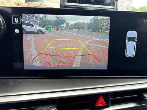 Used 2025 Kia Sorento EX w/ Panoramic Sunroof Package FWD image 17