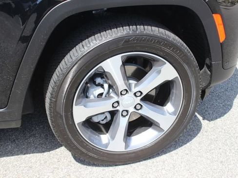 Used 2025 Jeep Grand Cherokee Limited w/ Luxury Tech Group II AWD/4WD image 38