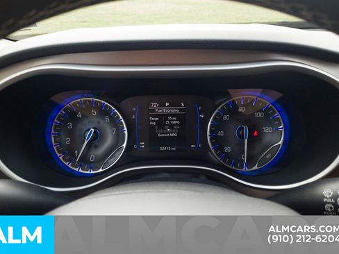 Used 2022 Chrysler Voyager LX image 18