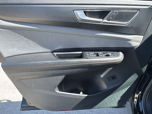 Used 2024 Volkswagen Atlas Peak Edition SE image 12