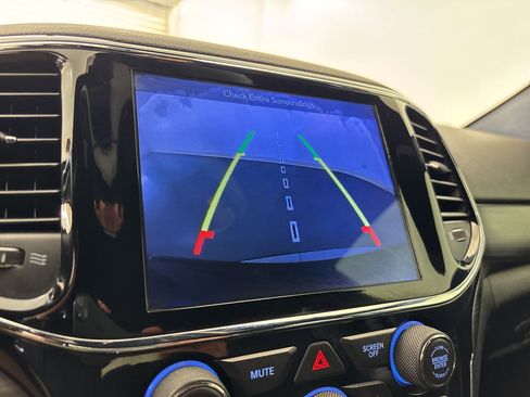 Used 2019 Jeep Grand Cherokee Altitude image 24