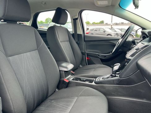 Used 2015 Ford Focus SE w/ SE Cold Weather Package FWD image 25