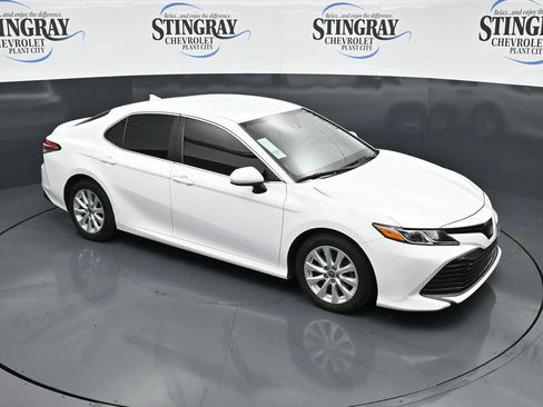 Used 2020 Toyota Camry LE image 9